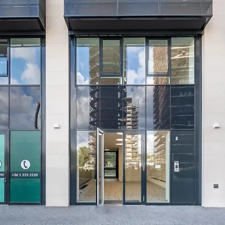 Modern 2-room Flat With Terrace 公寓 *