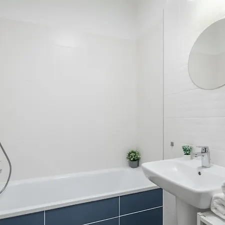 Lägenhet Modern 2-room Flat With Terrace