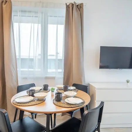 Apartmán Modern 2-room Flat With Terrace *