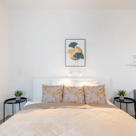 Modern 2-room Flat With Terrace * Budapešť
