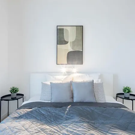 Modern 2-room Flat With Terrace Apartmán