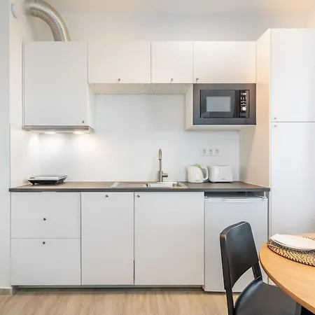 Modern 2-room Flat With Terrace דירה